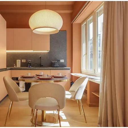 Venus 2 Minutes From Porta Nuova Ac And Wifi Appartamento