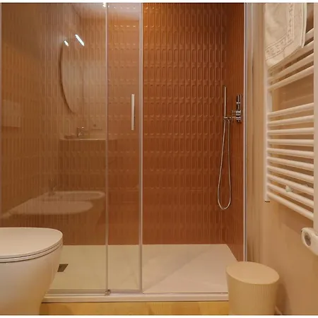 Venus 2 Minutes From Porta Nuova Ac And Wifi